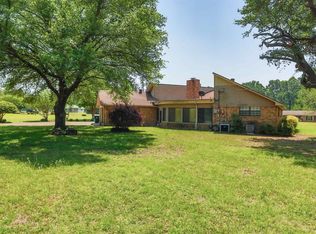 242 W Victoria Woods St, Waskom, TX 75692