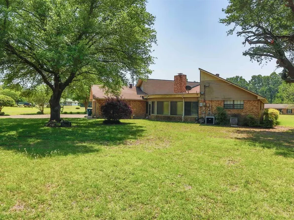 242 W Victoria Woods St, Waskom, TX 75692