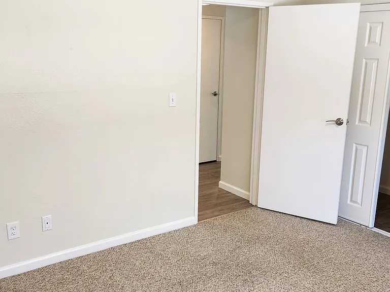 1308 Palos Verdes Dr #6 — Photo 6