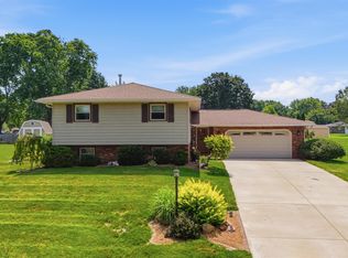 317 Arbor Vitae Dr, Metamora, IL 61548
