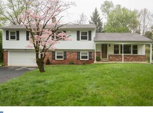 22 Hillside Dr, Malvern, PA 19355