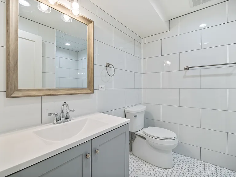 1906 Orrington Ave — Photo 15