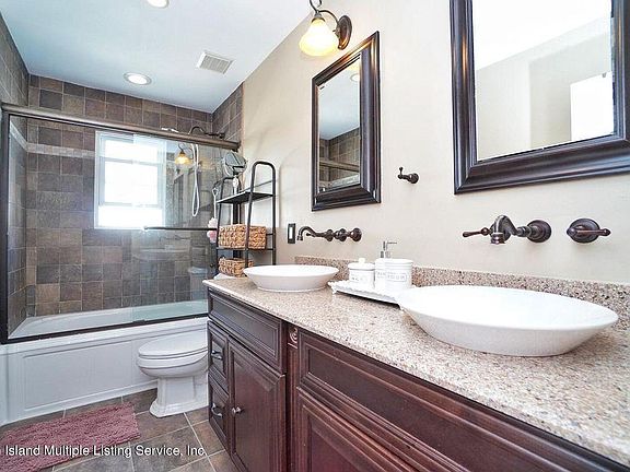 4th image of 63 Reading Ave Floor 2