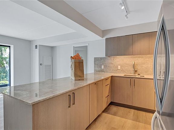 5th image of 2460 Peachtree Rd #502