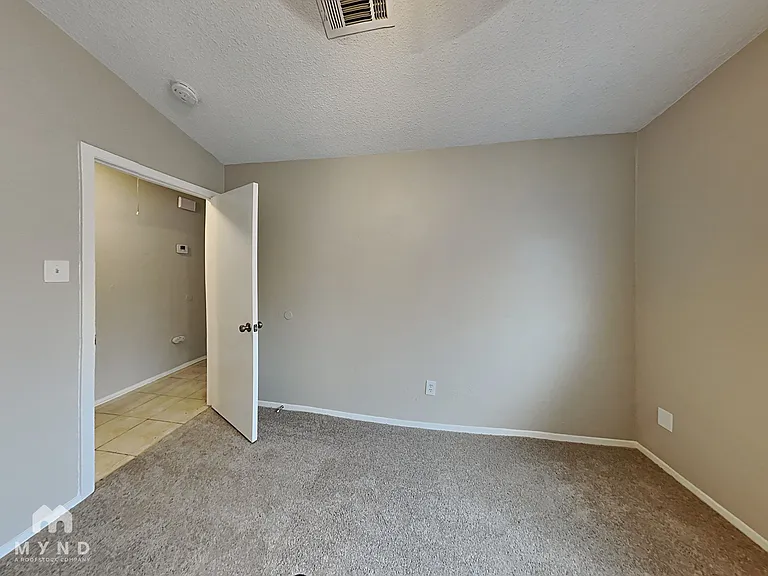 7417 Shadow Bend Dr — Photo 9