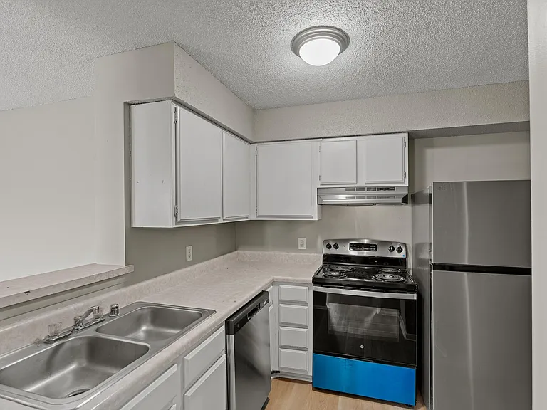 Blossom Wood Apartments — Photo 33
