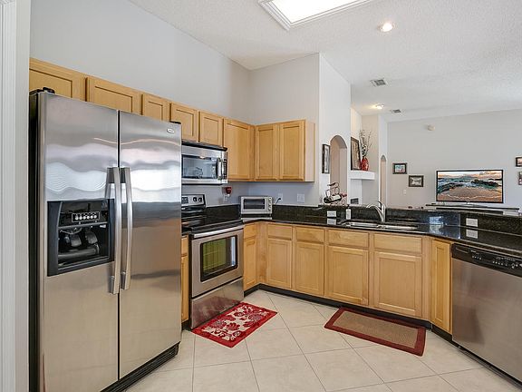 5th image of 697 Lockwood Ln