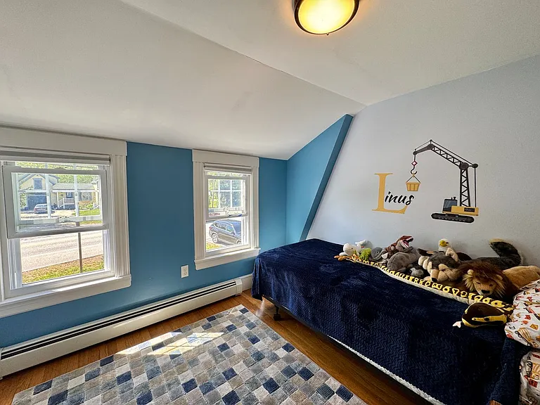 275 Middle Rd — Photo 17
