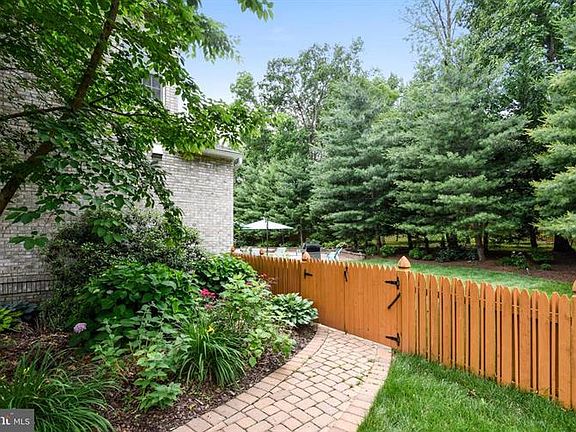 3rd image of 5756 Janneys Mill Cir
