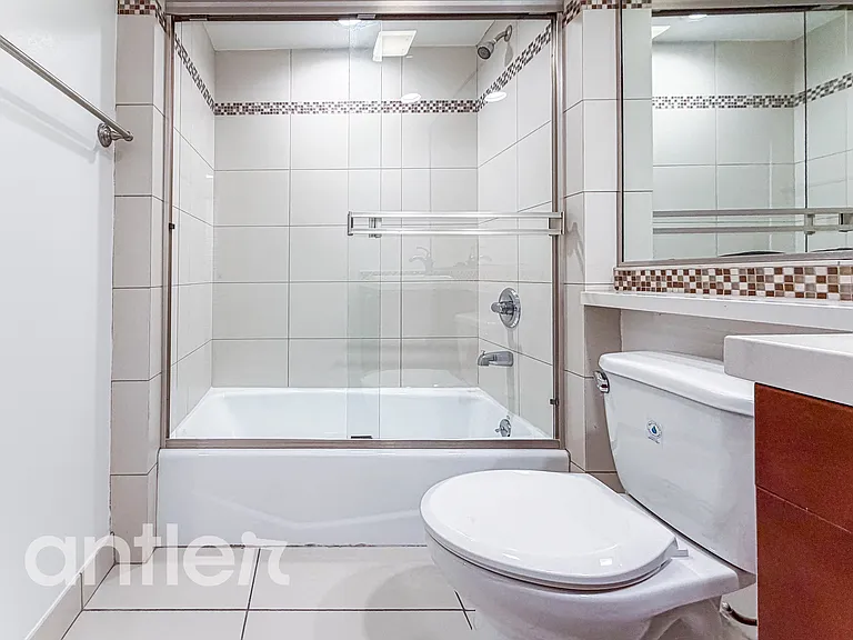 1241 S Sherbourne Dr #GPH5 — Photo 9