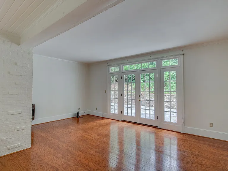 9 Shorter Cir SW — Photo 8