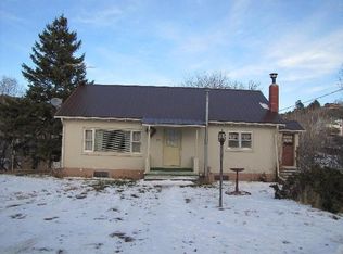 233 N Sumner Ave, Newcastle, WY 82701