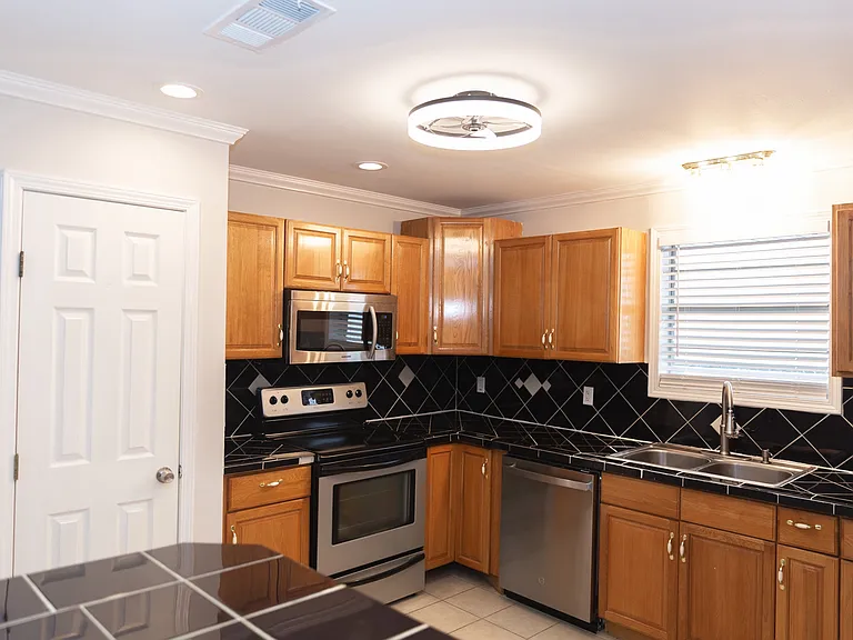 3228 Veronica Dr — Photo 7