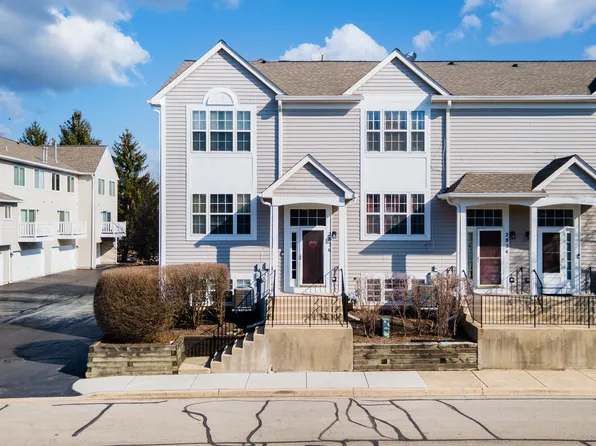 2836 Shelly Ln, Aurora, IL 60504