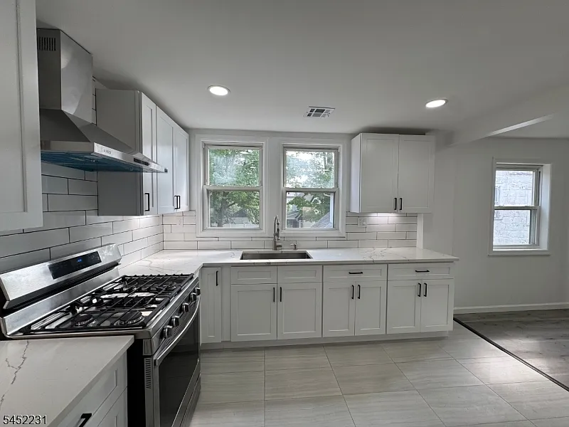 3 bed, 2.0 bath, $3,400 — Photo 2