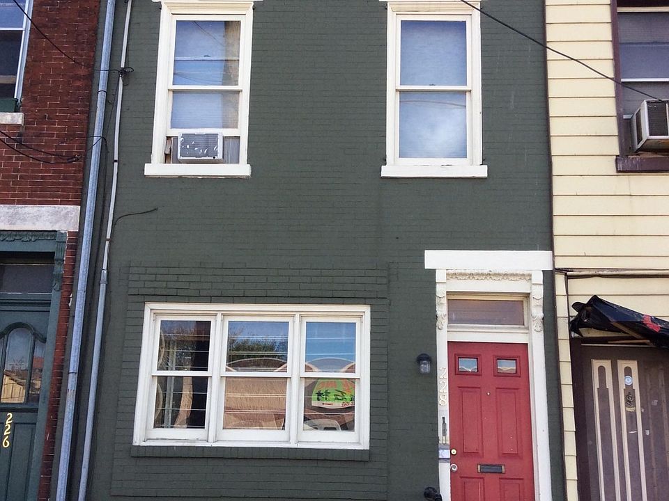 Front of building on Wash Ave facing north.