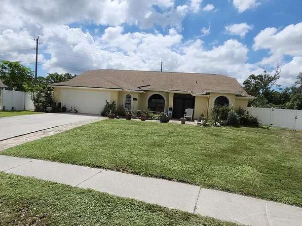 8432 Palm Lakes Ct, Sarasota, FL 34243