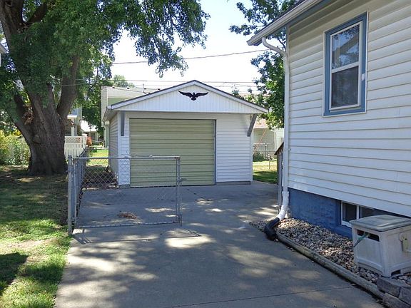 2nd image of 3137 Avenue B