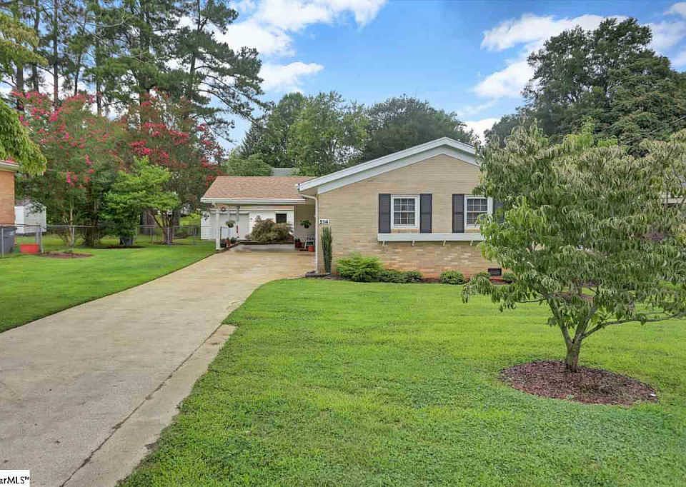 1st image of 214 Edgewood Dr