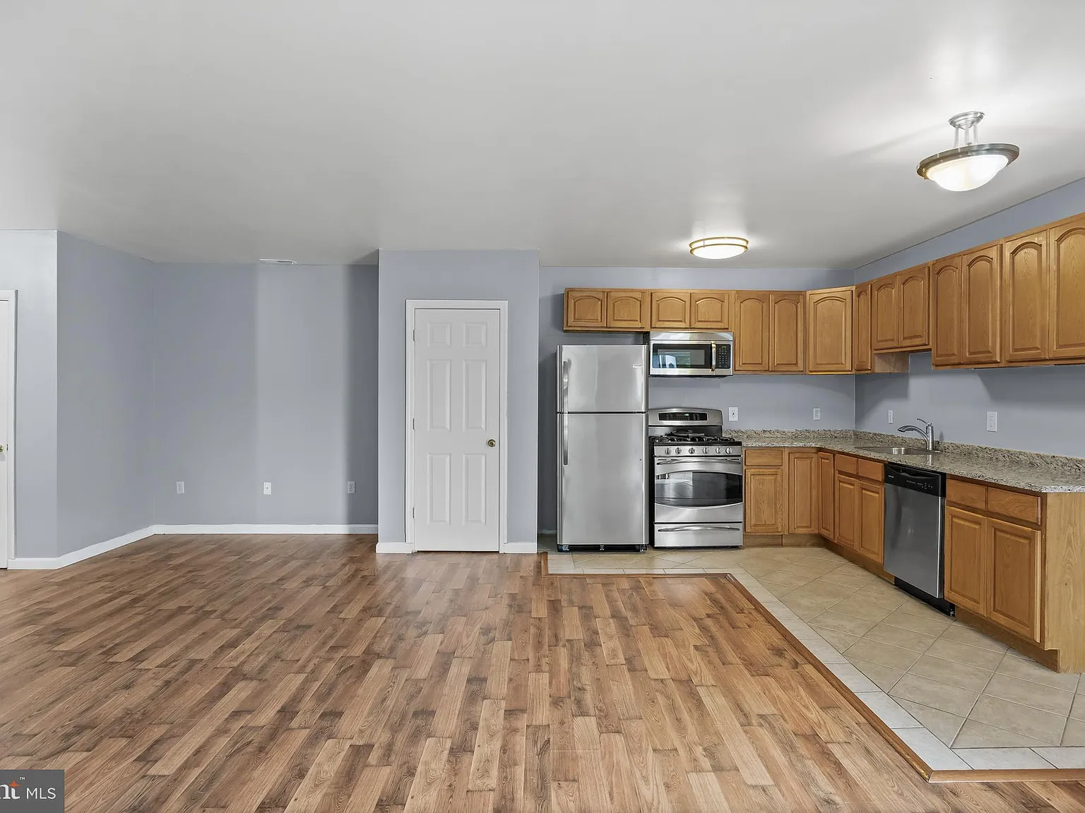 2 bed, 1100 sqft, $1,800 — Photo 4