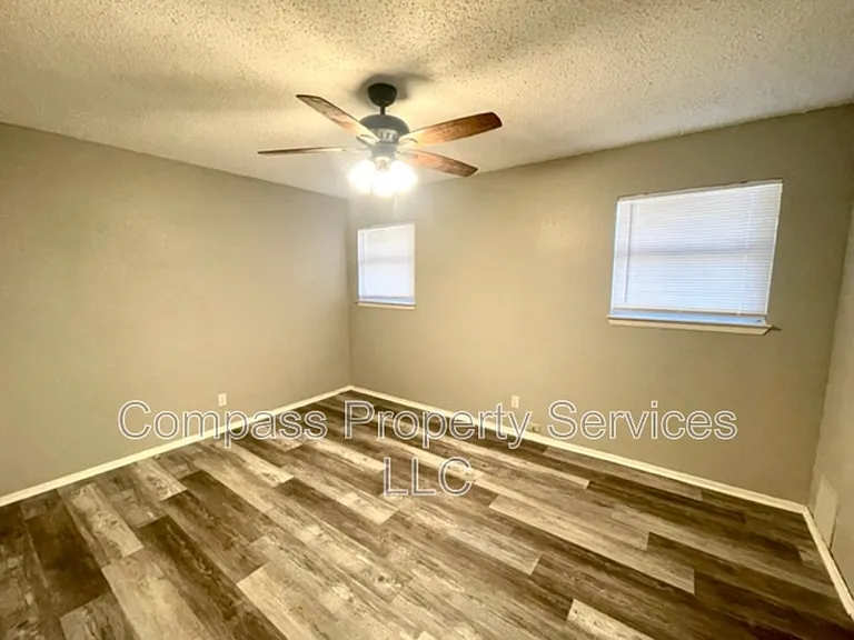 120 York Dr #120 — Photo 14