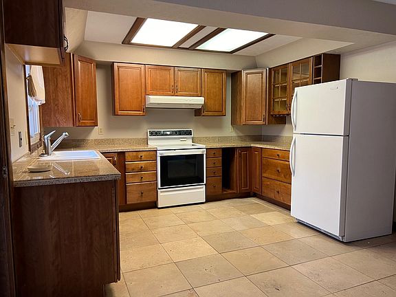 3rd image of 1218 HAHN CT
