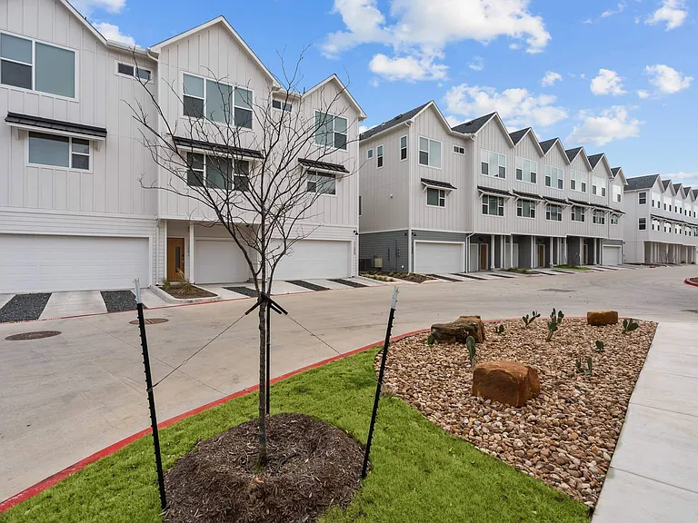 Villae ATX Luxury Rental Townhomes — Photo 21