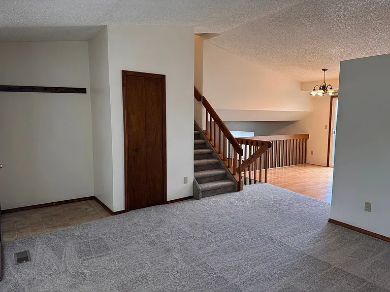 3827 Glenhurst St — Photo 4