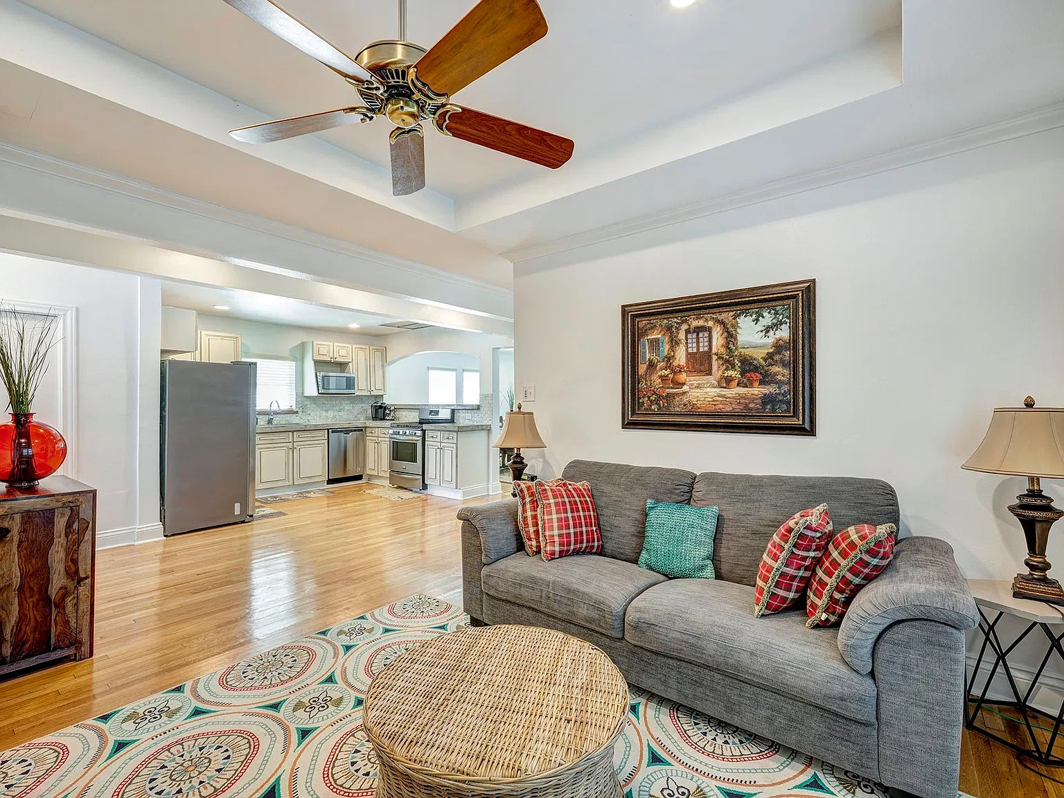 2 bed, 2.0 bath, 1717 sqft, $2,500 — Photo 4