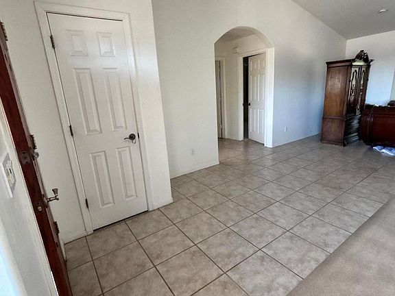 5th image of 526 Grove Ln