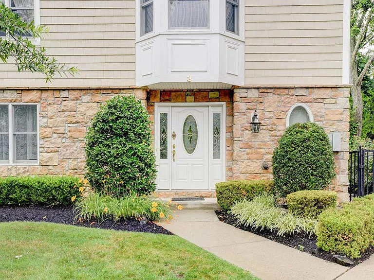 3 Chapin Ave — Photo 2