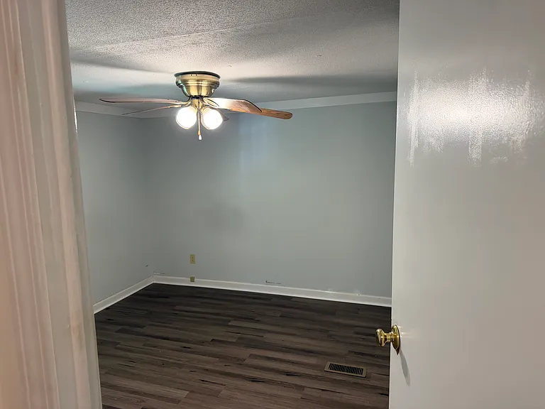 106 Kathy Ln — Photo 5