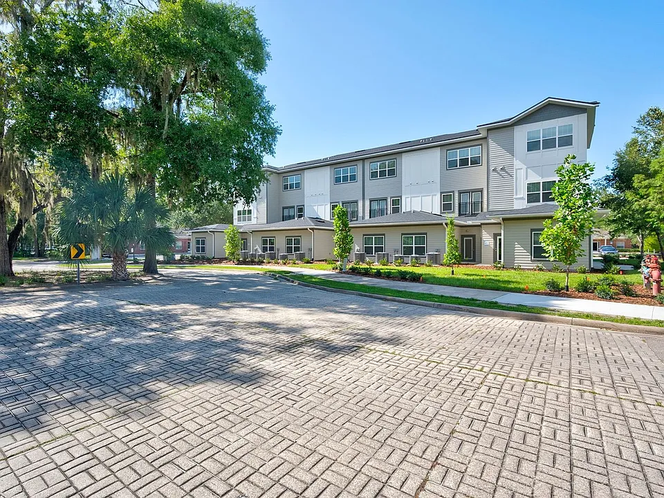 4120 NW 37th Pl