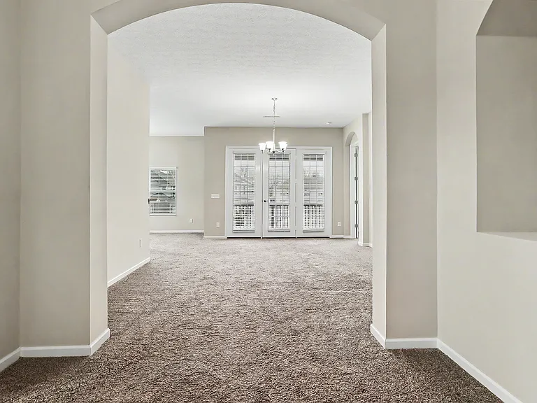 800 Redwood Ln — Photo 7
