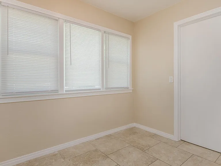 1612 Crockett St — Photo 8