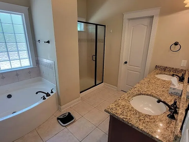 236 Ashland Oaks Dr — Photo 2