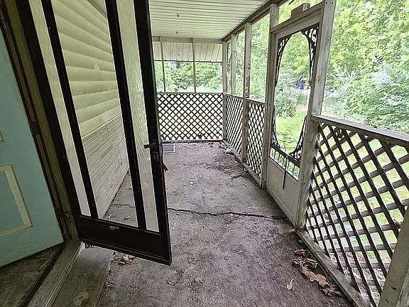 2nd image of 203 N Lincoln St