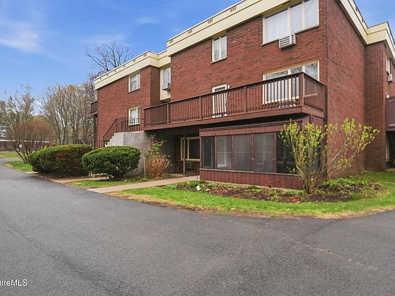 2nd image of 1 Colt Rd APT 1