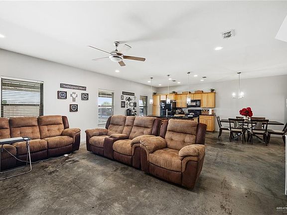 3rd image of 1309 E Daffodil Unit B