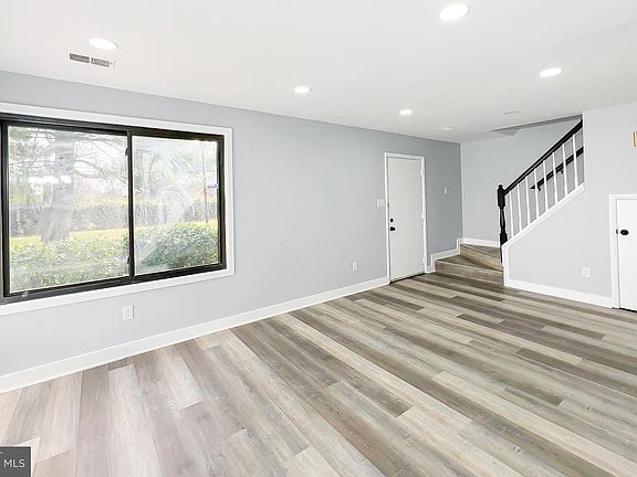 4th image of 10167 Scotch Hill Dr #28-3
