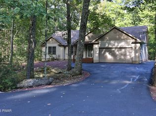 121 Gold Rush Dr, Hawley, PA 18428