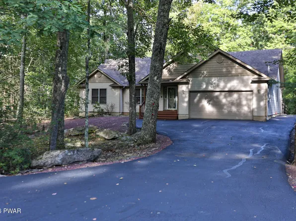 121 Gold Rush Dr, Hawley, PA 18428