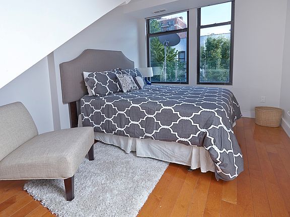 5th image of 188 15th St #400