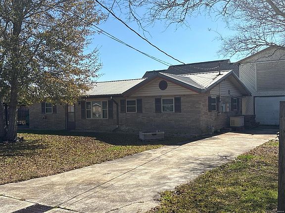 3rd image of 108 David St