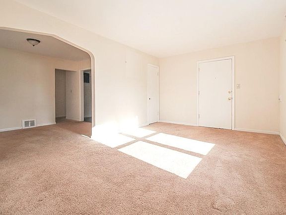 3rd image of 414 E 222nd St #2