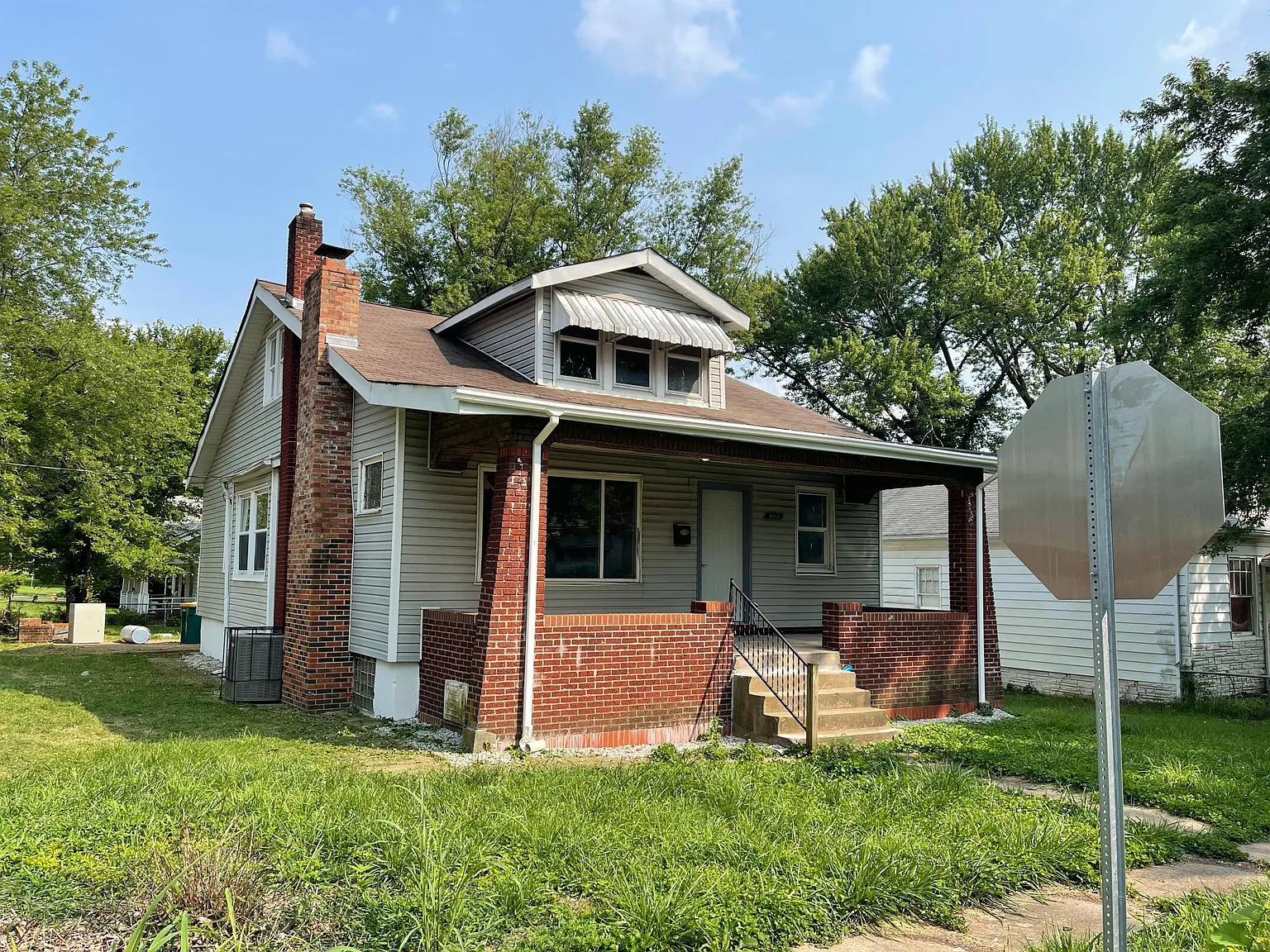 5 bed, 1735 sqft, $1,950 — Photo 1