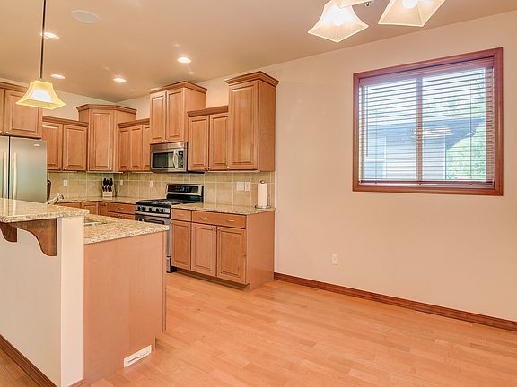 4th image of 5565 Old Settler Dr