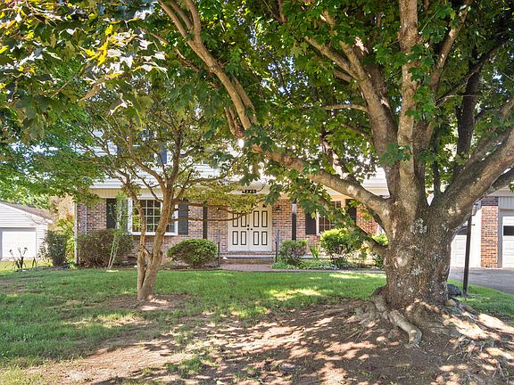 4th image of 1245 Meadowlark Dr