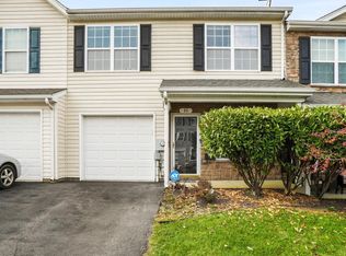 20 Fuzzy Tail Dr, Ranson, WV 25438