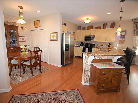 3rd image of 33238 Waterview Ct